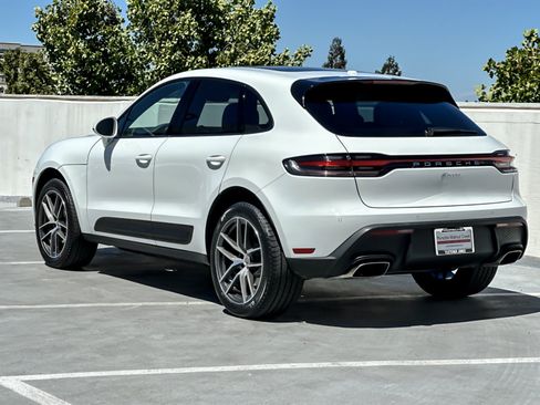 Certified 2024 Porsche Macan AWD/4WD image 3