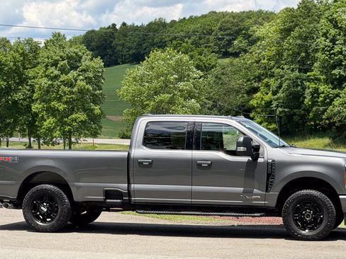 Used 2023 Ford F250 XLT w/ XLT Premium Package AWD/4WD image 3