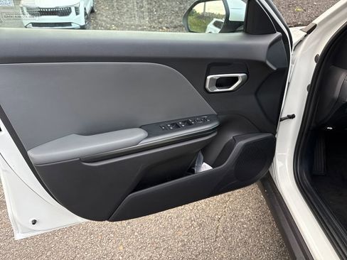 New 2025 Kia K4 LXS image 10