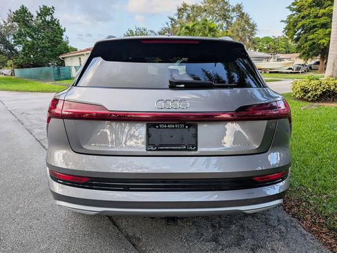 Used 2021 Audi e-tron Premium w/ Towing Package image 14