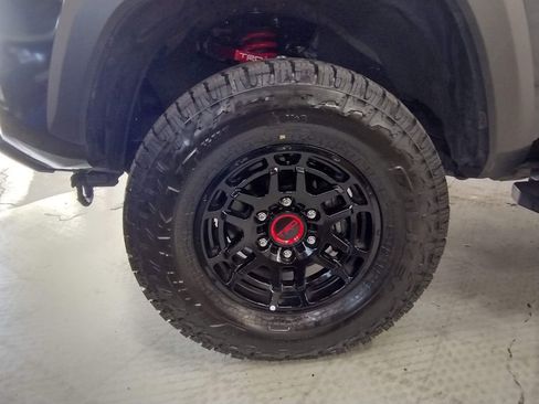 Used 2022 Toyota Tacoma TRD Pro AWD/4WD image 5