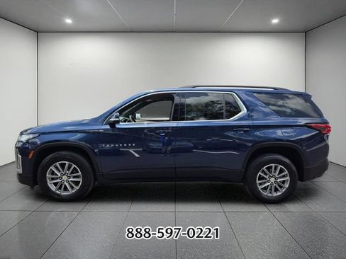 Used 2023 Chevrolet Traverse LT FWD image 2