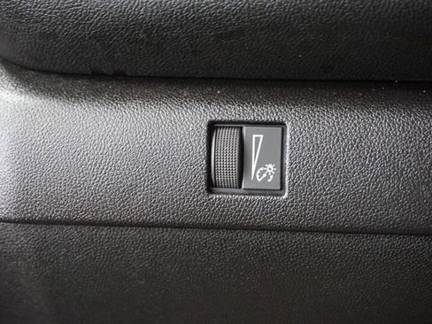 Used 2025 Chevrolet Colorado LT image 18