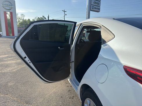 Used 2019 Hyundai Accent SE FWD image 19