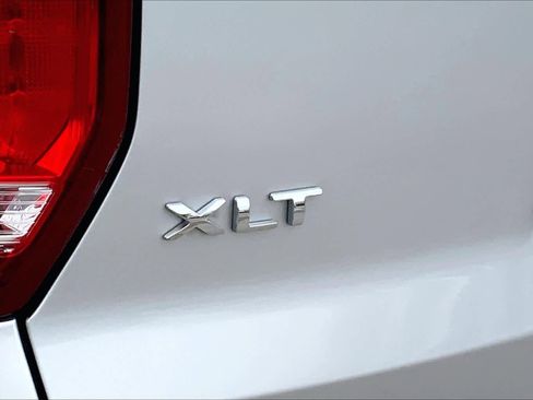 Used 2018 Ford Explorer XLT w/ Equipment Group 202A FWD image 10