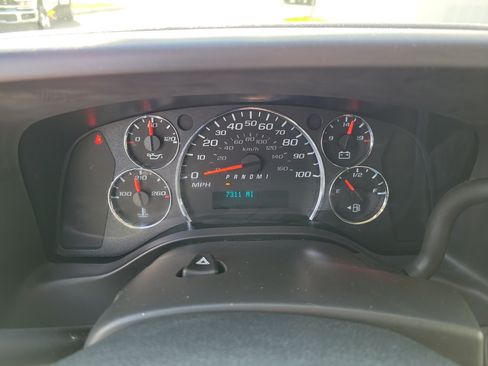Used 2025 Chevrolet Express 2500 w/ Driver Convenience Package RWD image 31
