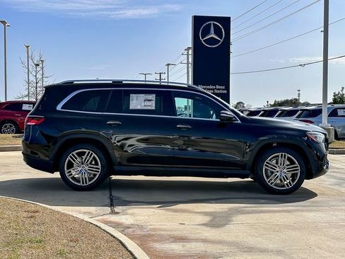 Used 2025 Mercedes-Benz GLS 450 4MATIC image 9