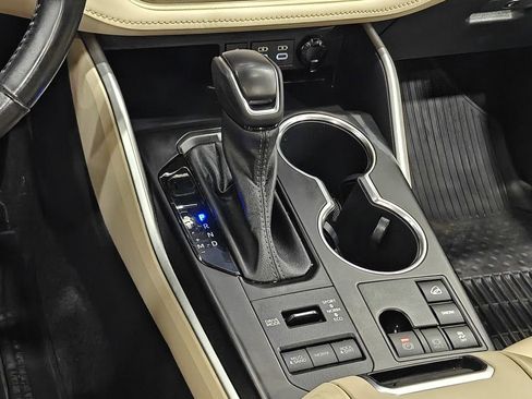 Used 2023 Toyota Highlander XLE AWD/4WD image 8