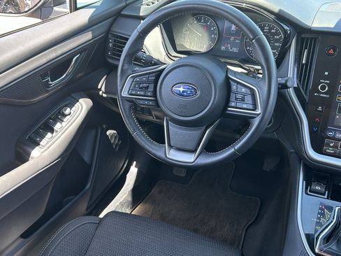 Used 2025 Subaru Outback Premium AWD/4WD image 17