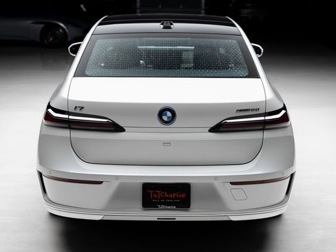 Used 2023 BMW i7 xDrive60 AWD/4WD image 25