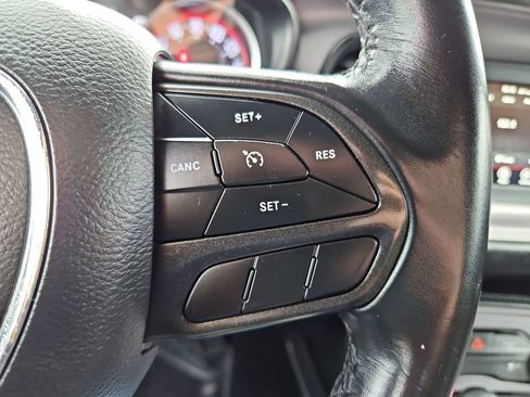 Used 2023 Dodge Challenger SXT image 11