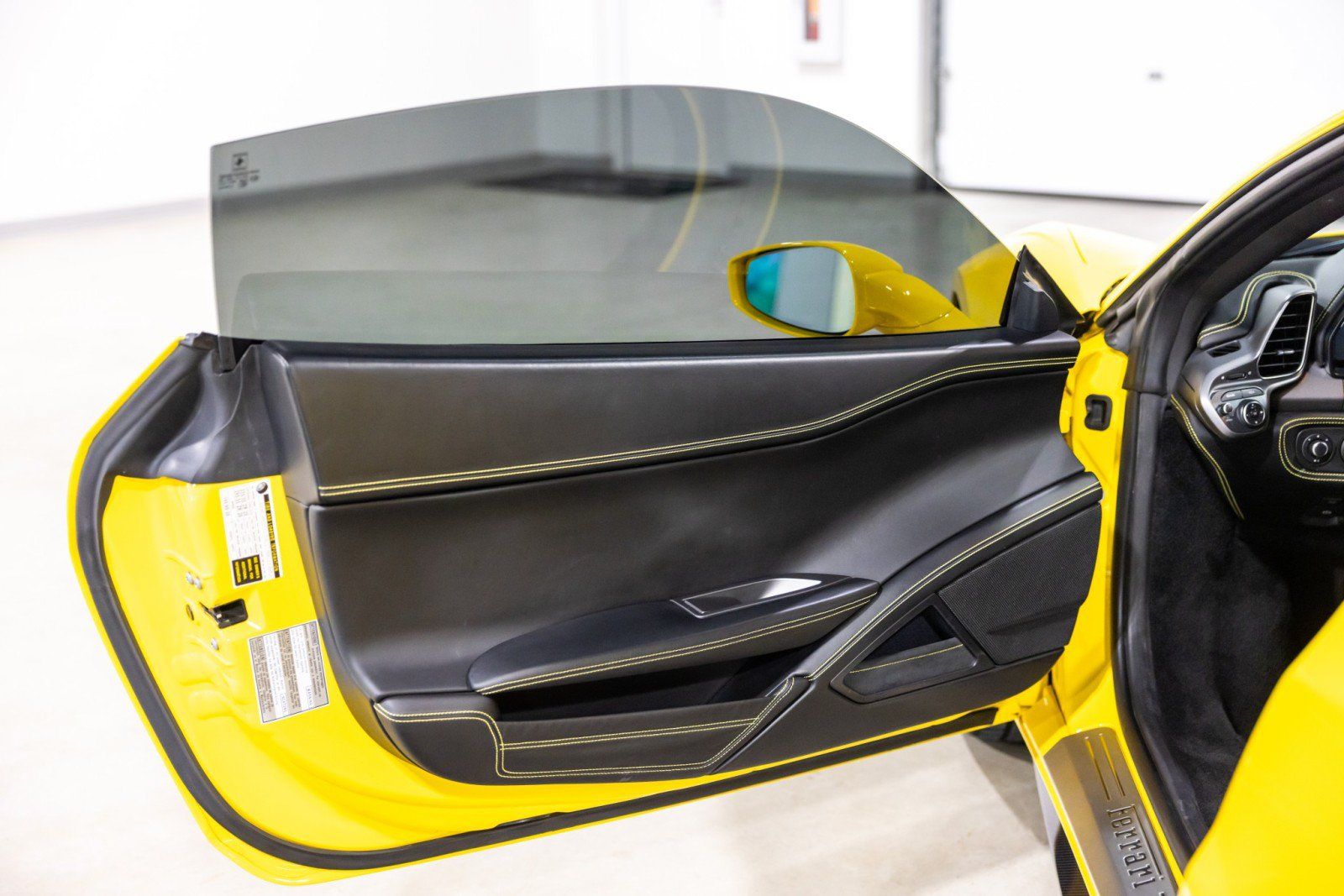 Used 2011 Ferrari 458 Italia Coupe RWD image 29