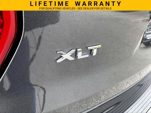 Used 2018 Ford Explorer XLT AWD/4WD image 8