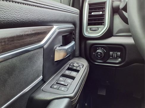 Used 2025 RAM 2500 Laramie AWD/4WD image 17
