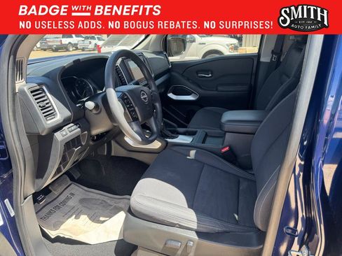 Used 2022 Nissan Frontier SV w/ Technology Package RWD image 19