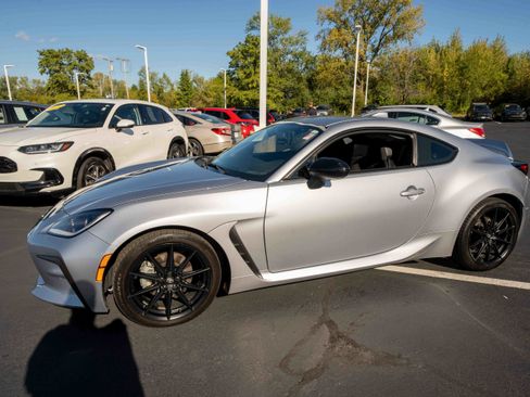 Used 2025 Toyota GR86 Premium image 3