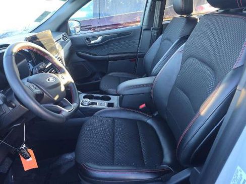 Used 2025 Ford Escape ST-Line w/ Equipment Group 301A image 7