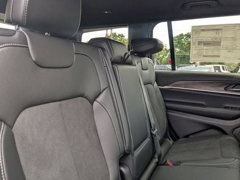 New 2026 Jeep Grand Cherokee L 2WD image 32