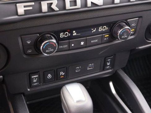 Used 2025 Nissan Frontier SV w/ SV Convenience Package RWD image 17