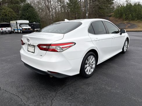 Used 2020 Toyota Camry LE image 5