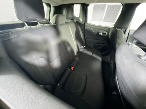 Used 2022 Jeep Renegade Latitude AWD/4WD image 25