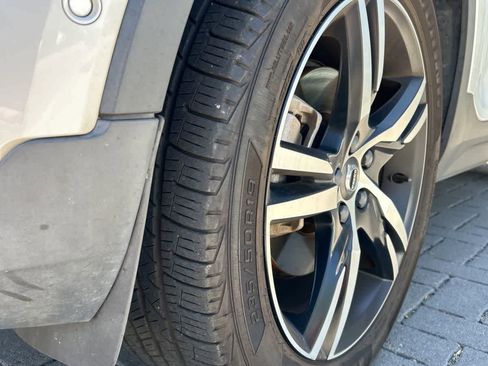 Used 2019 Volvo XC40 T4 R-Design FWD image 13