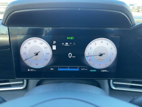 Used 2025 Hyundai Elantra SEL image 21