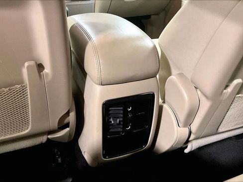 Used 2019 Jeep Grand Cherokee Laredo AWD/4WD image 30