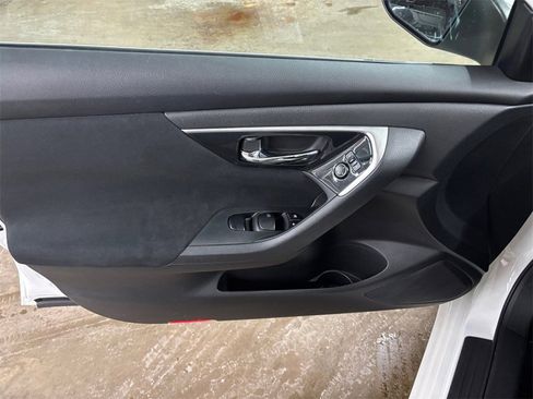 Used 2014 Nissan Altima 2.5 SV image 11