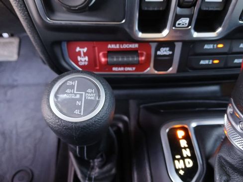 Used 2025 Jeep Wrangler Willys image 45