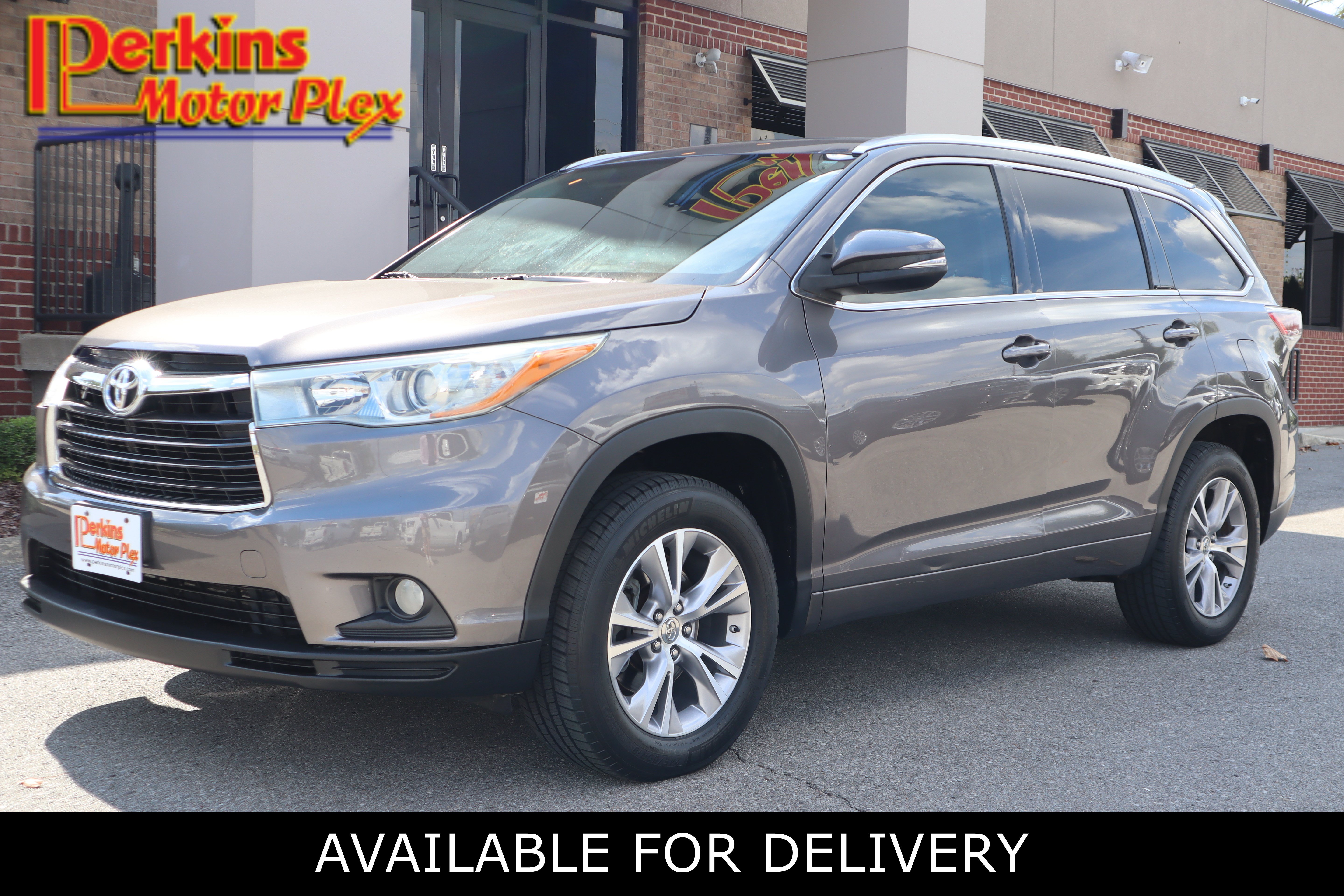 Used 2015 Toyota Highlander XLE FWD image 1