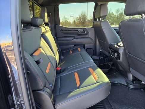 Used 2025 GMC Sierra 1500 AT4 w/ AT4 Premium Package image 9