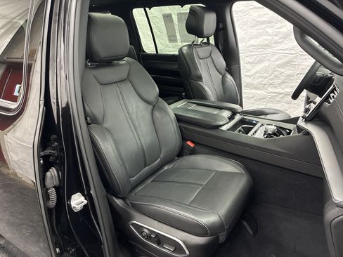 Certified 2023 Jeep Wagoneer Series II w/ Convenience Group I AWD/4WD image 17