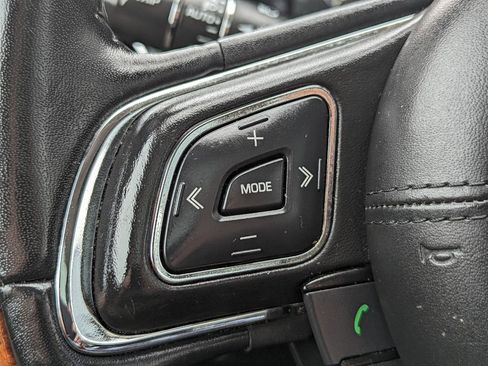 Used 2019 Jaguar XJ R-Sport image 16