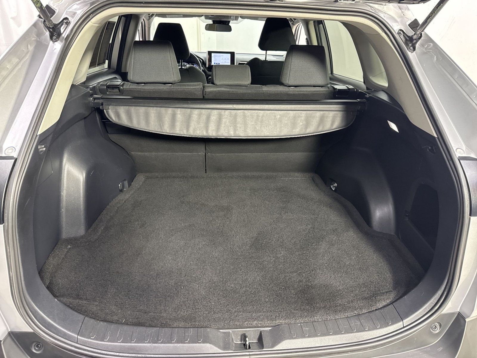 Used 2024 Toyota RAV4 LE AWD/4WD image 36