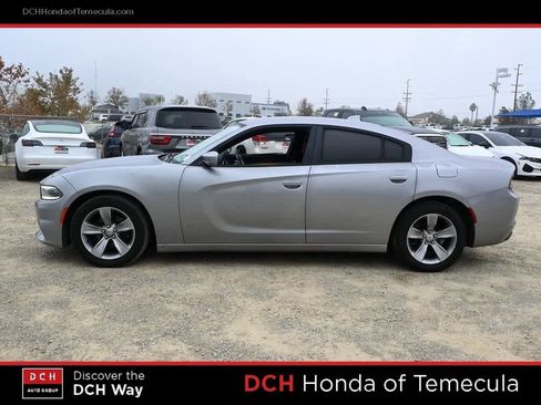 Used 2016 Dodge Charger SXT image 4