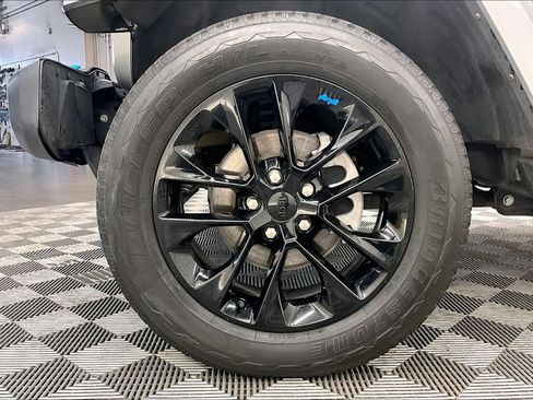 Used 2022 Jeep Wrangler Unlimited Sahara AWD/4WD image 8