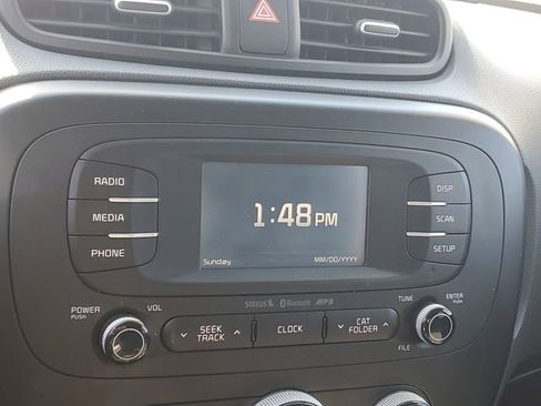 Used 2016 Kia Soul + image 24