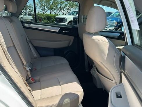 Used 2018 Subaru Outback 2.5i Premium AWD/4WD image 13