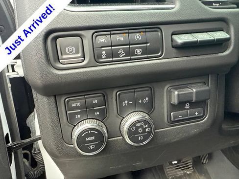 Used 2023 GMC Yukon XL AT4 w/ AT4 Premium Plus Package AWD/4WD image 11