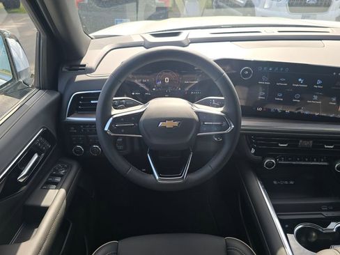 New 2026 Chevrolet Suburban Premier w/ Sun And Tow Package AWD/4WD image 13
