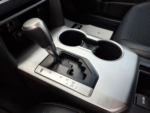 Used 2012 Toyota Camry SE FWD image 25