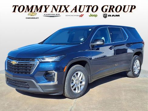 Used 2022 Chevrolet Traverse LS image 1