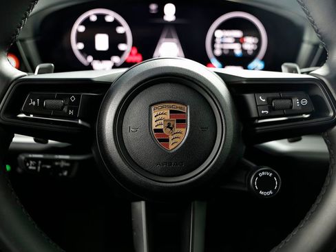 Certified 2025 Porsche Cayenne AWD/4WD image 34