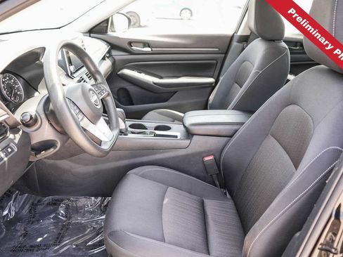 Used 2025 Nissan Altima 2.5 SV FWD image 14