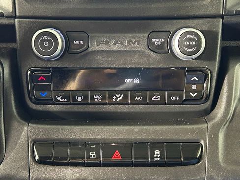 Used 2025 RAM ProMaster 2500 w/ Convenience Group FWD image 19
