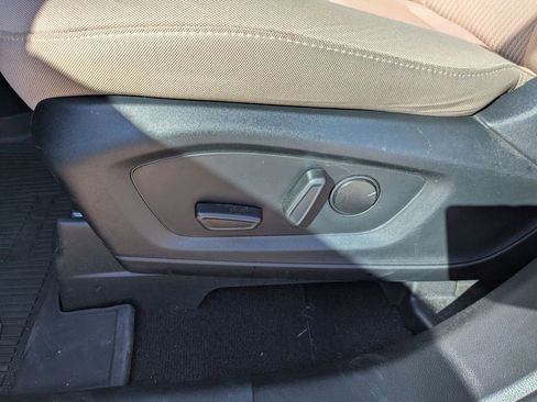 Used 2023 Ford Explorer XLT image 8