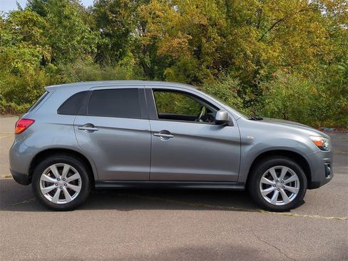 Used 2015 Mitsubishi Outlander Sport ES image 3
