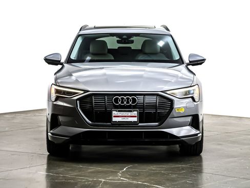 Used 2022 Audi e-tron Premium w/ Convenience Plus Package image 4