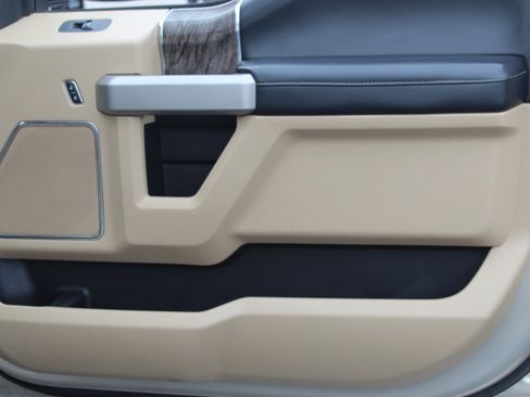 Used 2017 Ford F250 Lariat w/ Chrome Package image 30